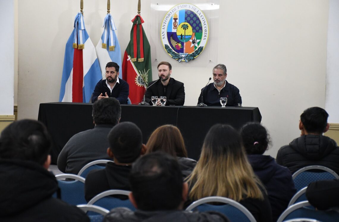 EN EL DÍA DEL VECINALISTA, AZCUÉ MANTUVO UN ENCUENTRO CON REFERENTES BARRIALES