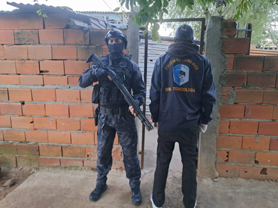 Secuestraron alrededor de un kilo de marihuana, dosis de cocaína y detuvieron a cuatro personas en el barrio San Jorge