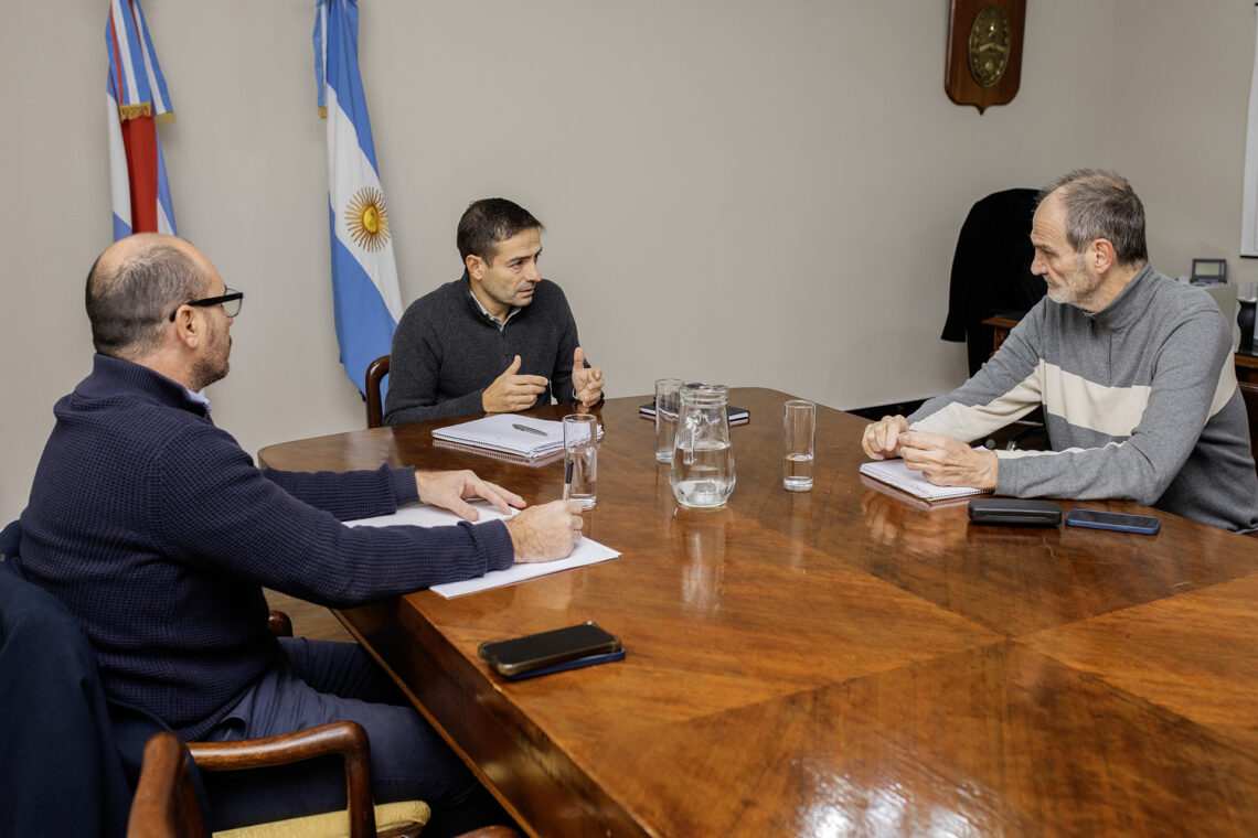 El uso de desfibriladores, certificados de aptitud física y problemáticas de salud mental en la agenda de salud y deportes