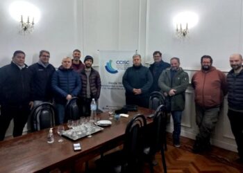 Choferes de aplicaciones se reunieron con sus representantes en el Centro de Comercio