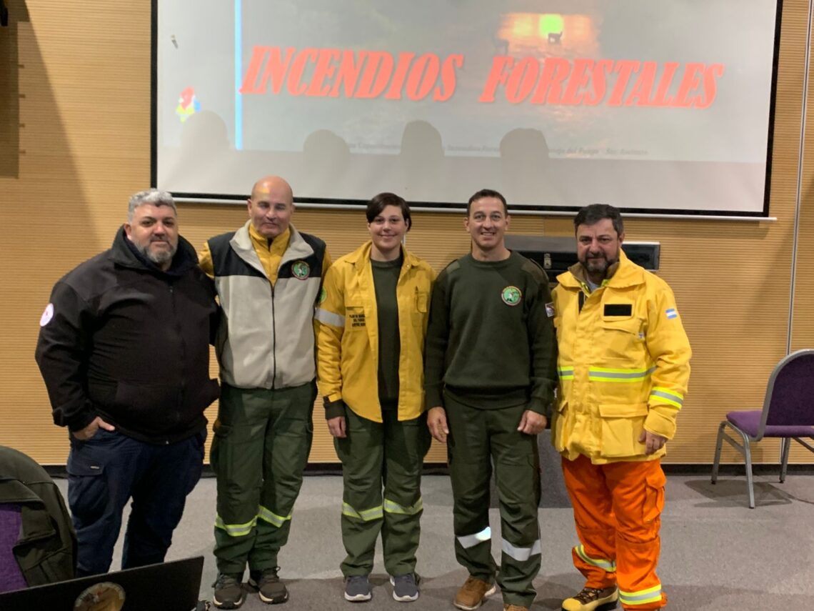 SE REALIZÓ UNA JORNADA DE CAPACITACIÓN SOBRE COMBATE DE INCENDIOS FORESTALES