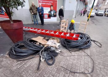 RETIRO DE CABLEADO AÉREO EN DESUSO EN EL MICROCENTRO DE LA CIUDAD