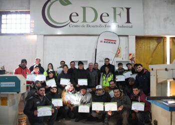 FINALIZÓ EL CURSO DE ARMADO DE MUEBLES CON TABLEROS