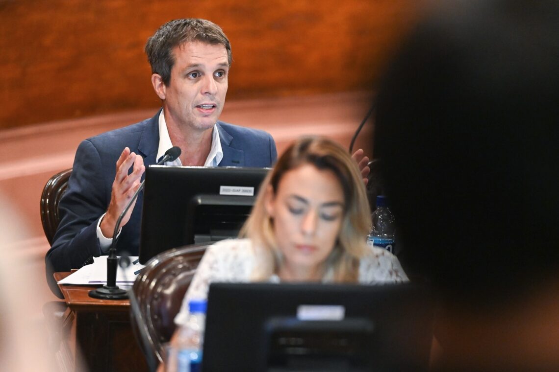 Diputados presentan proyecto para reforzar la transparencia en las compras y contrataciones del Gobierno Provincial