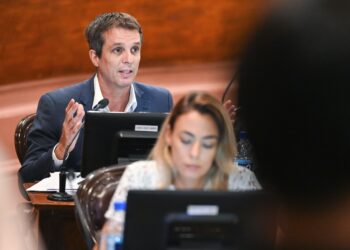 Diputados presentan proyecto para reforzar la transparencia en las compras y contrataciones del Gobierno Provincial