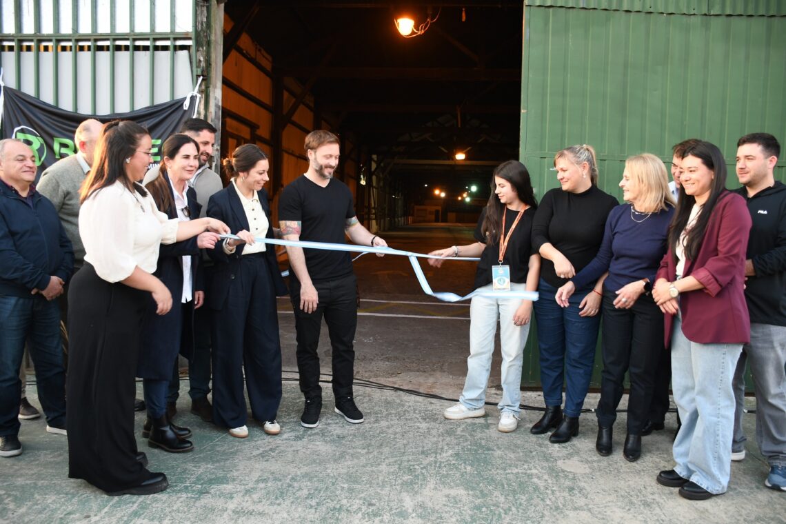 LA MUNICIPALIDAD HIZO ENTREGA DE LOS GALPONES A ECU PARA EL ARMADO DE LAS CARROZAS