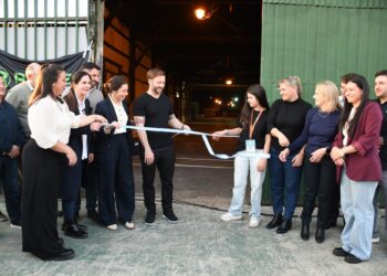 LA MUNICIPALIDAD HIZO ENTREGA DE LOS GALPONES A ECU PARA EL ARMADO DE LAS CARROZAS