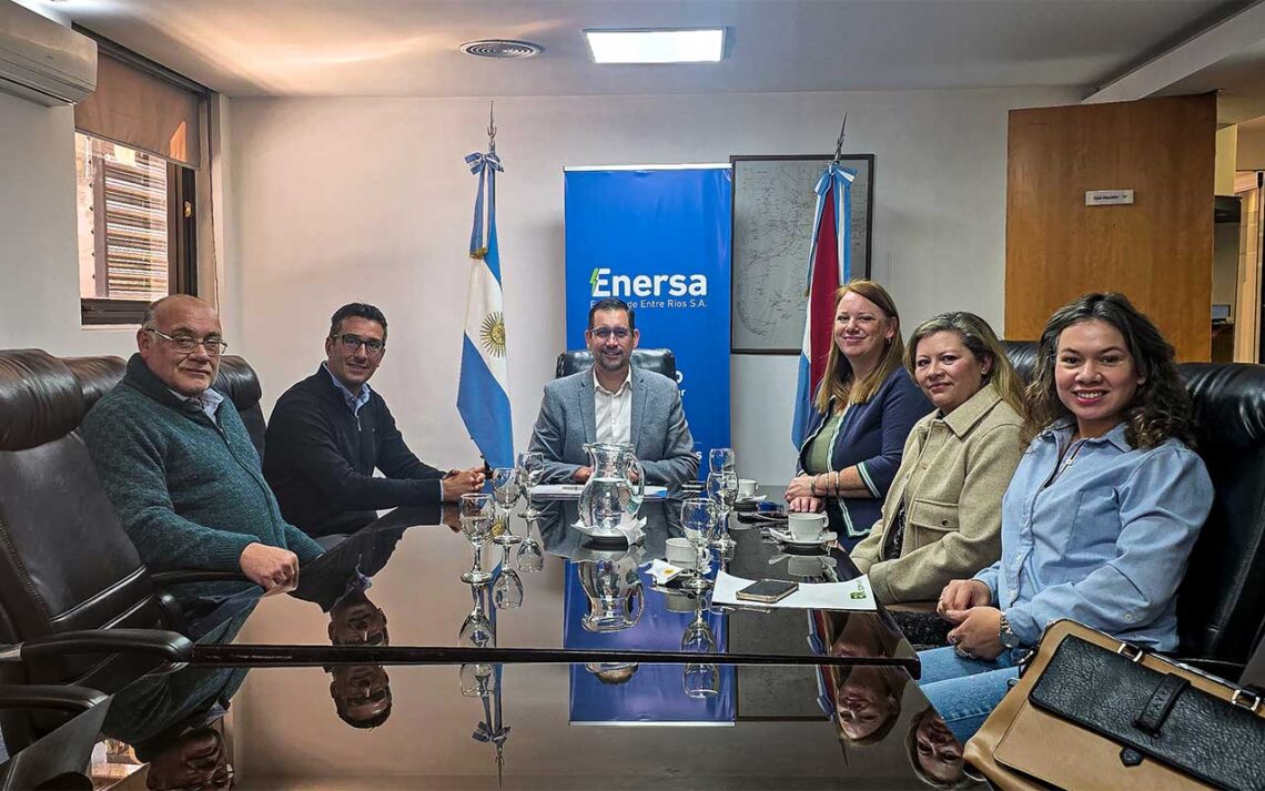 Enersa y el Copnaf firmaron un convenio para la donación de calzado e indumentaria