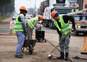 RECUPERACIÓN Y MEJORA DE LA TRAZA VIAL: SE EJECUTAN TRABAJOS DE SELLADO DE JUNTAS EN CALLE CONCEJAL VEIGA