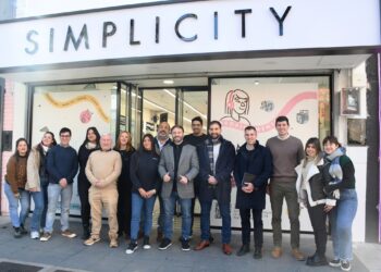 AZCUÉ RECORRIÓ EL LOCAL DE UNA FIRMA NACIONAL QUE ESTÁ PRÓXIMO A ABRIR EN CONCORDIA