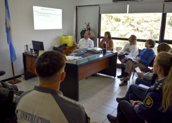 Salud y Seguridad articulan instancias de formación para abordar crisis de salud mental