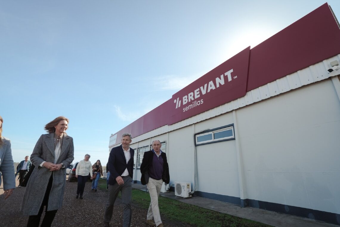 Gestión ambiental sustentable: Frigerio visitó una planta pionera de reciclado de envases fitosanitarios