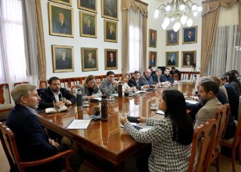 Frigerio analizó junto a su gabinete medidas para optimizar recursos y fortalecer servicios