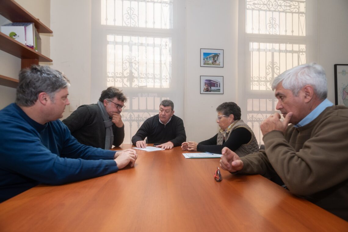 Funcionarios del IAPV analizaron el avance de obras con la intendenta de Federal