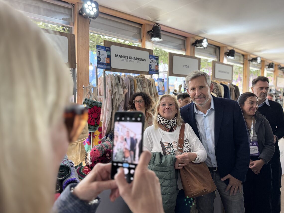 Frigerio estuvo en la Exposición Rural y dialogó con productores y expositores