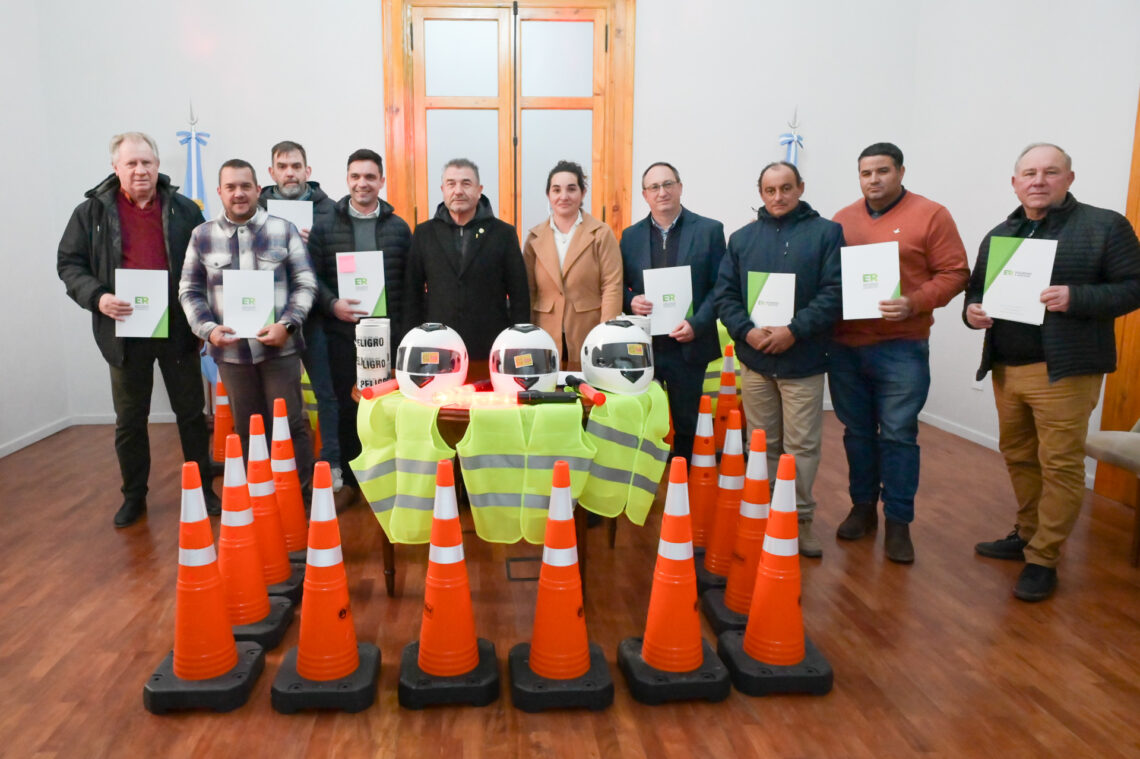 Entregaron kits de Seguridad Vial y cascos a comunas y municipios