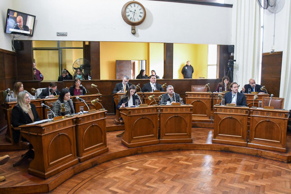 EL EJECUTIVO DISOLVIÓ LA COMISIÓN DE ADMINISTRACIÓN DE LA RADIO PÚBLICA