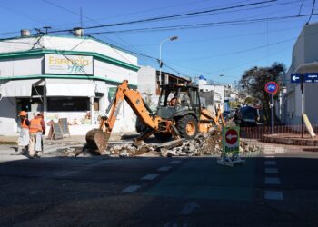 LA MUNICIPALIDAD CONTINÚA CON LOS TRABAJOS DE MEJORA DE LA TRAZA VIAL