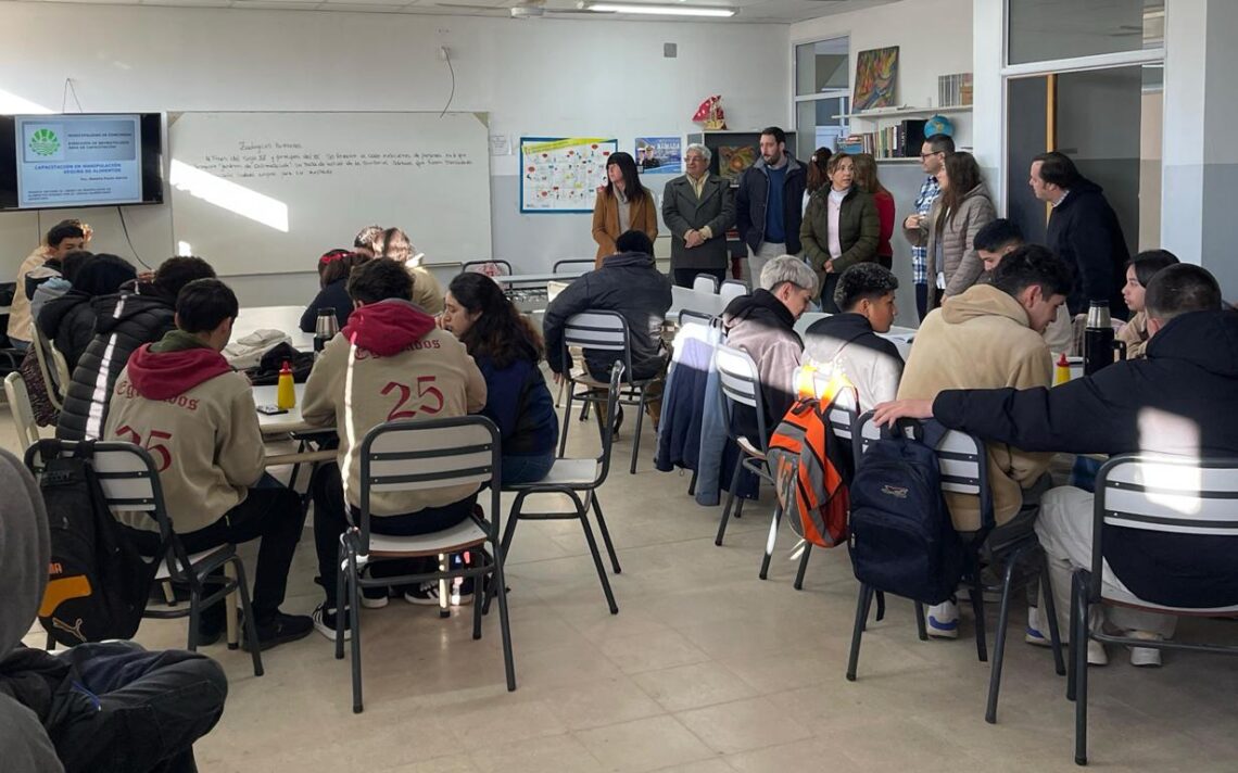 CONTINÚA EL TALLER DE EMPRENDEDURISMO PARA JÓVENES EN LA ESCUELA SECUNDARIA N.º 35 “CABO SENDROS”