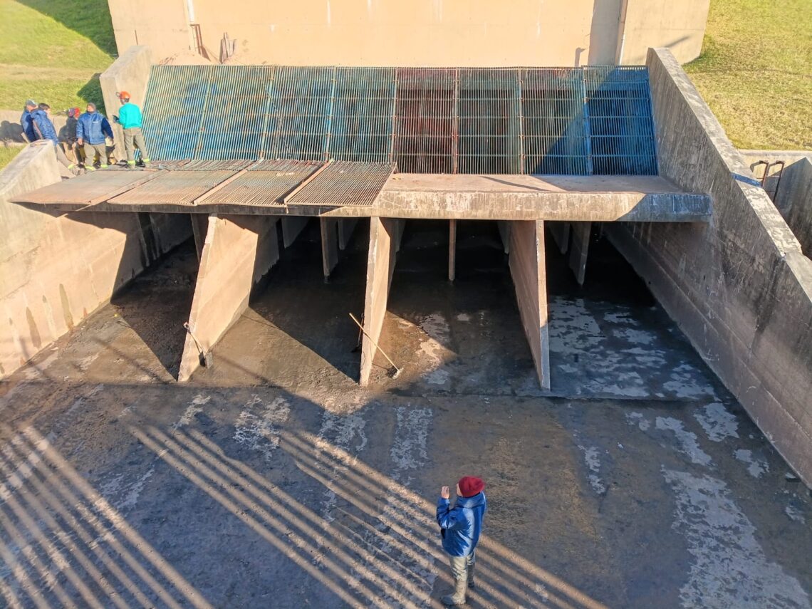 Trabajos de mantenimiento y mejoras en la estación de bombeo de la defensa sur