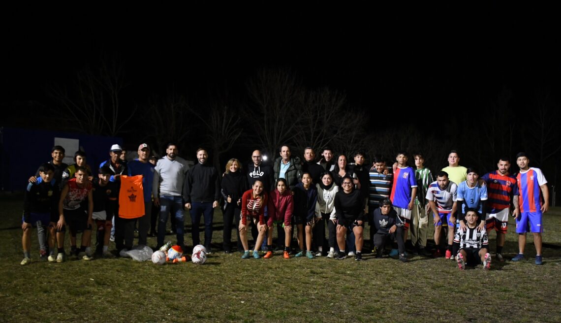 EL INTENDENTE AZCUÉ RECORRIÓ OSVALDO MAGNASCO Y VISITÓ EL CLUB ALMIRANTE BROWN