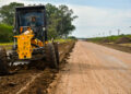 Avanza la reposición de suelo calcáreo y ripio en caminos productivos de la provincia