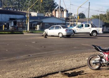 Fuerte accidente entre tres vehículos en uno de los accesos a Concordia