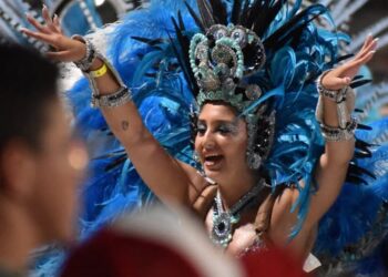 TALLER DE ARMADO Y EMPLUMADO DE FANTASÍAS DE CARNAVAL