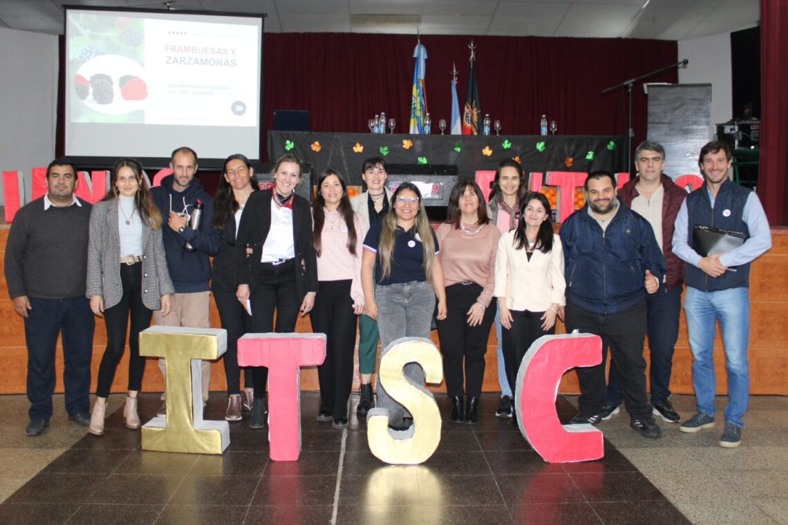 Se llevó a cabo la II Jornada de Enología y Fruticultura, edición frutales alternativos para Concordia y la región en La Criolla