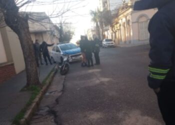 Agentes de tránsito rescataron a una joven que estaba siendo golpeada por su novio