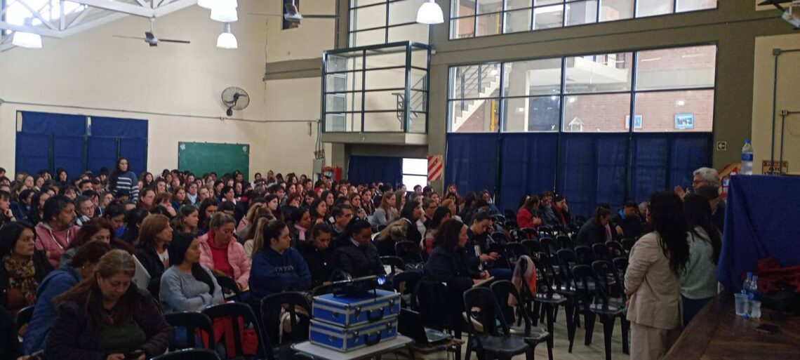 Más de 500 docentes participaron de la charla sobre Evaluación docente en Concordia