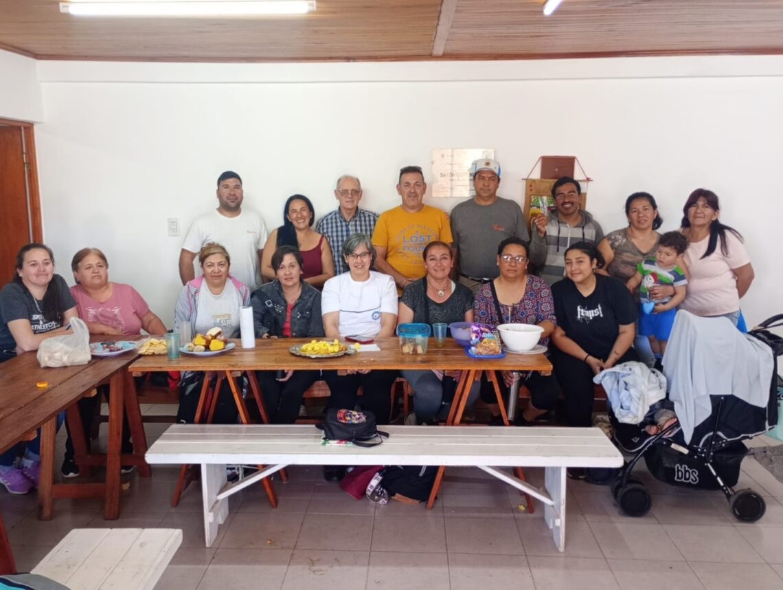 Distintos grupos de jóvenes y adultos se capacitan buscando una rápida salida laboral