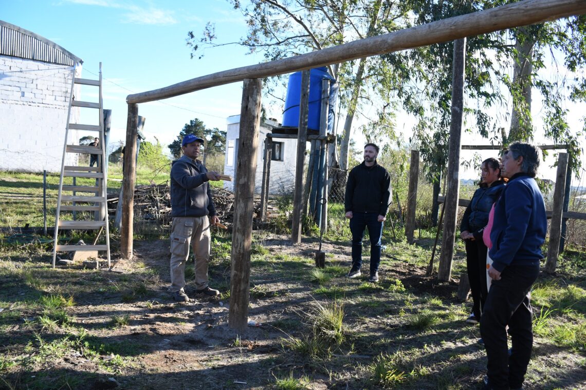 SE REALIZA UN CURSO PARA LA CONSTRUCCIÓN DE INVERNADEROS