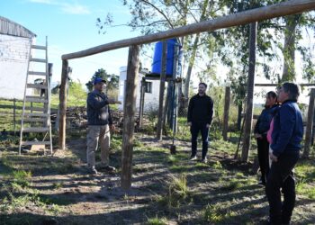 SE REALIZA UN CURSO PARA LA CONSTRUCCIÓN DE INVERNADEROS