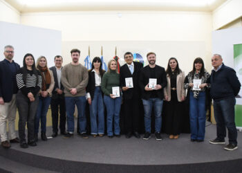 SE REALIZÓ LA PRESENTACIÓN DEL LIBRO “RAÍCES DEL ALMA” DE ANTONIO CIPRIANO LUJÁN