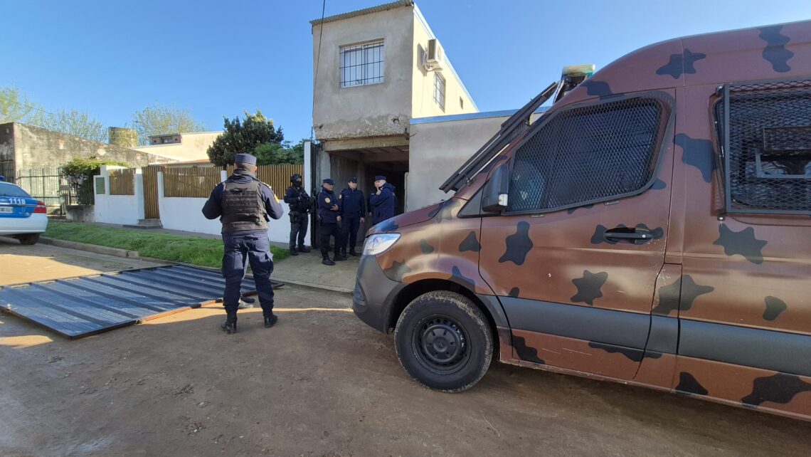 ALLANAMIENTOS POSITIVOS: Secuestro de Armas de Fuego, Estupefacientes, y Cinco Personas Detenidas