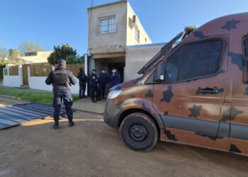 ALLANAMIENTOS POSITIVOS: Secuestro de Armas de Fuego, Estupefacientes, y Cinco Personas Detenidas
