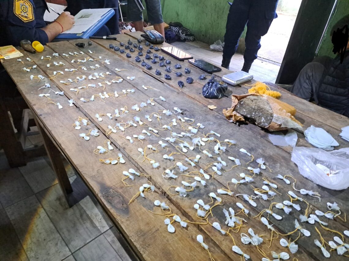 Cinco Allanamientos, Siete Detenidos, secuestro de más 300 dosis de Cocaína y más de medio kilo de Marihuana