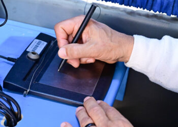 El Renaper habilitó nuevas vías para verificar pasaportes defectuosos