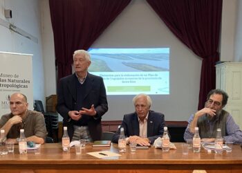 El gobierno y entidades civiles promueven la disminución de especies invasoras como ciervo y jabalí