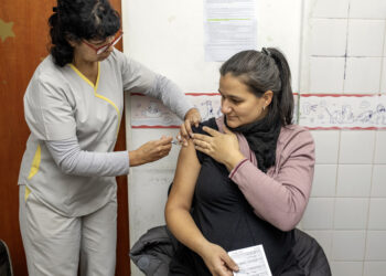 Extienden por todo el mes de septiembre la vacunación contra el Virus Sincicial Respiratorio en Entre Ríos
