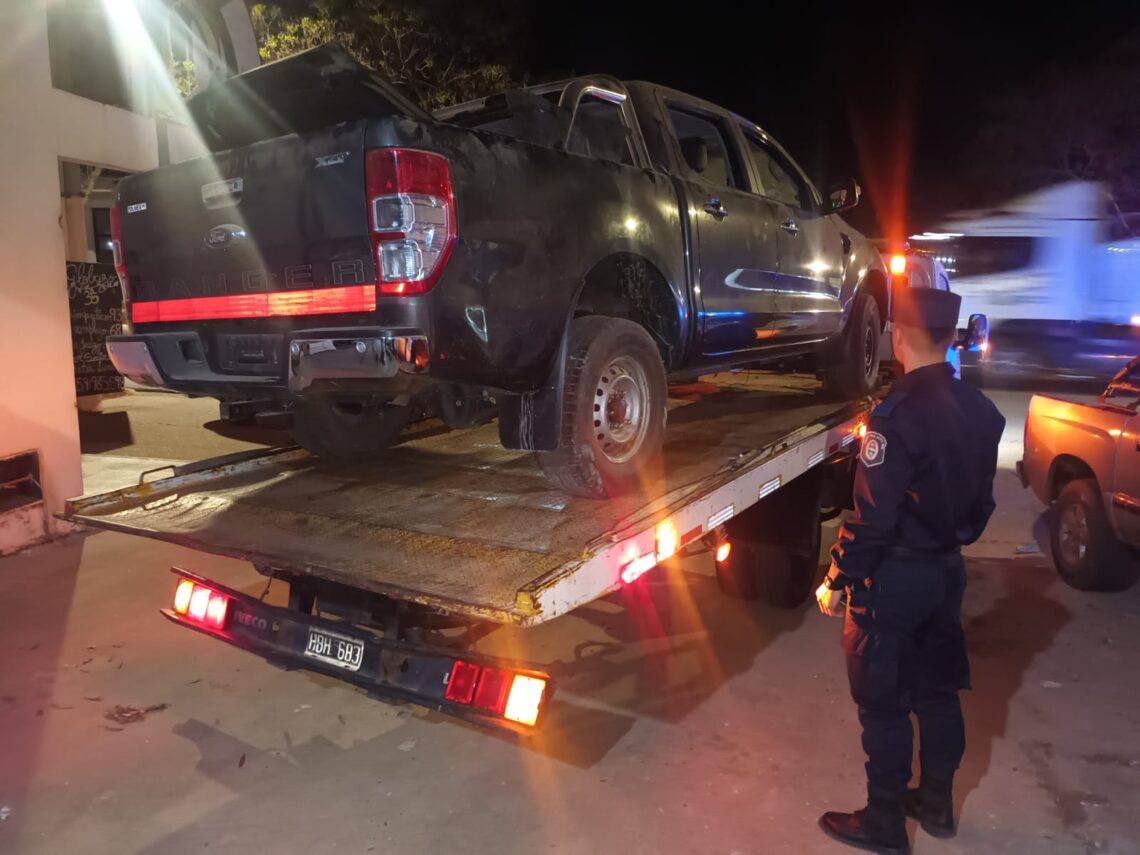 LA POLICÍA FUE POR RUIDOS MOLESTOS Y ENCONTRÓ UNA CAMIONETA ADULTERADA