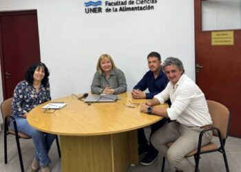 FIRMA DE CONVENIO CON LA UNER PARA EL DICTADO DE UNA DIPLOMATURA EN INDUSTRIA MADERERA