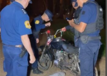 «Operativo Policial en Barrios de la Ciudad: Secuestro de Arma de Fuego y Dos Detenidos