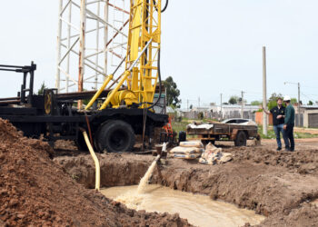 EL MUNICIPIO INVIERTE MÁS DE $200 MILLONES EN OBRAS DE AGUA PARA RESOLVER PROBLEMAS HISTÓRICOS EN LOS BARRIOS