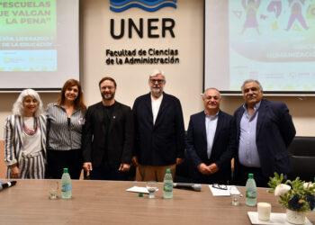 CON LA PRESENCIA DE RECONOCIDOS PROFESIONALES SE REALIZÓ EL CONVERSATORIO “ESCUELAS QUE VALGAN LA PENA”