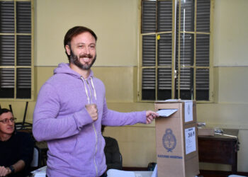 VOTÓ EL INTENDENTE FRANCISCO AZCUÉ