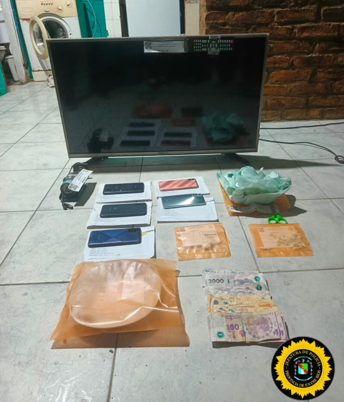 Allanamientos Positivos: Secuestro de Cocaína, dinero en efectivo y Cinco Personas Detenidas