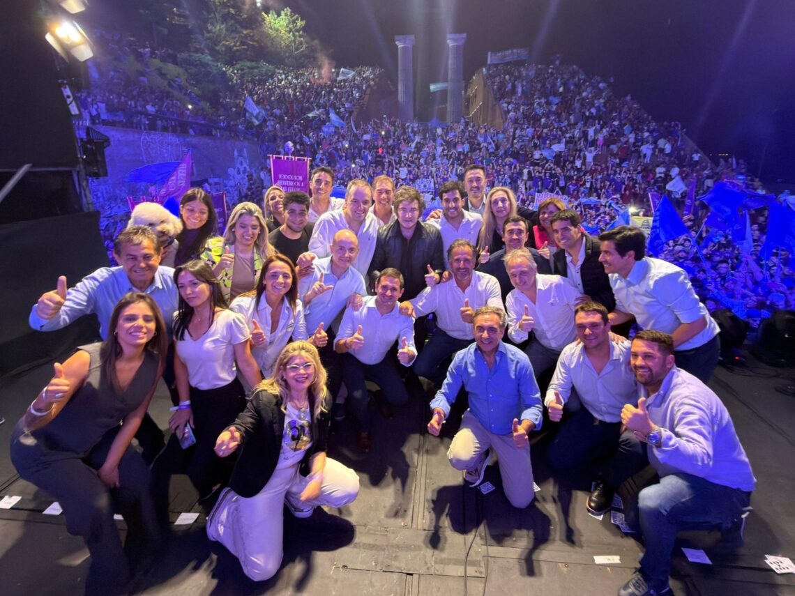Joaquín Benegas Lynch acompañó a Javier Milei en el cierre de campaña nacional: “Votando violeta tenemos la oportunidad histórica de reafirmar el rumbo”