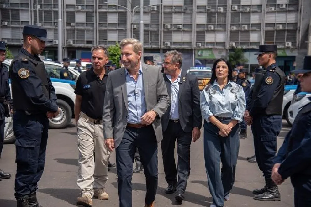 Frigerio distribuyó 1300 chalecos antibalas a la Policía para reforzar la prevención y cuidado de los agentes